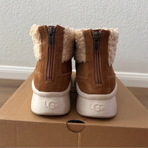 Ugg Australia Woman’s Montrose Sneaker, Zip Back- EUC - Picture 13 of 15